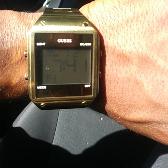 guess electronic watch